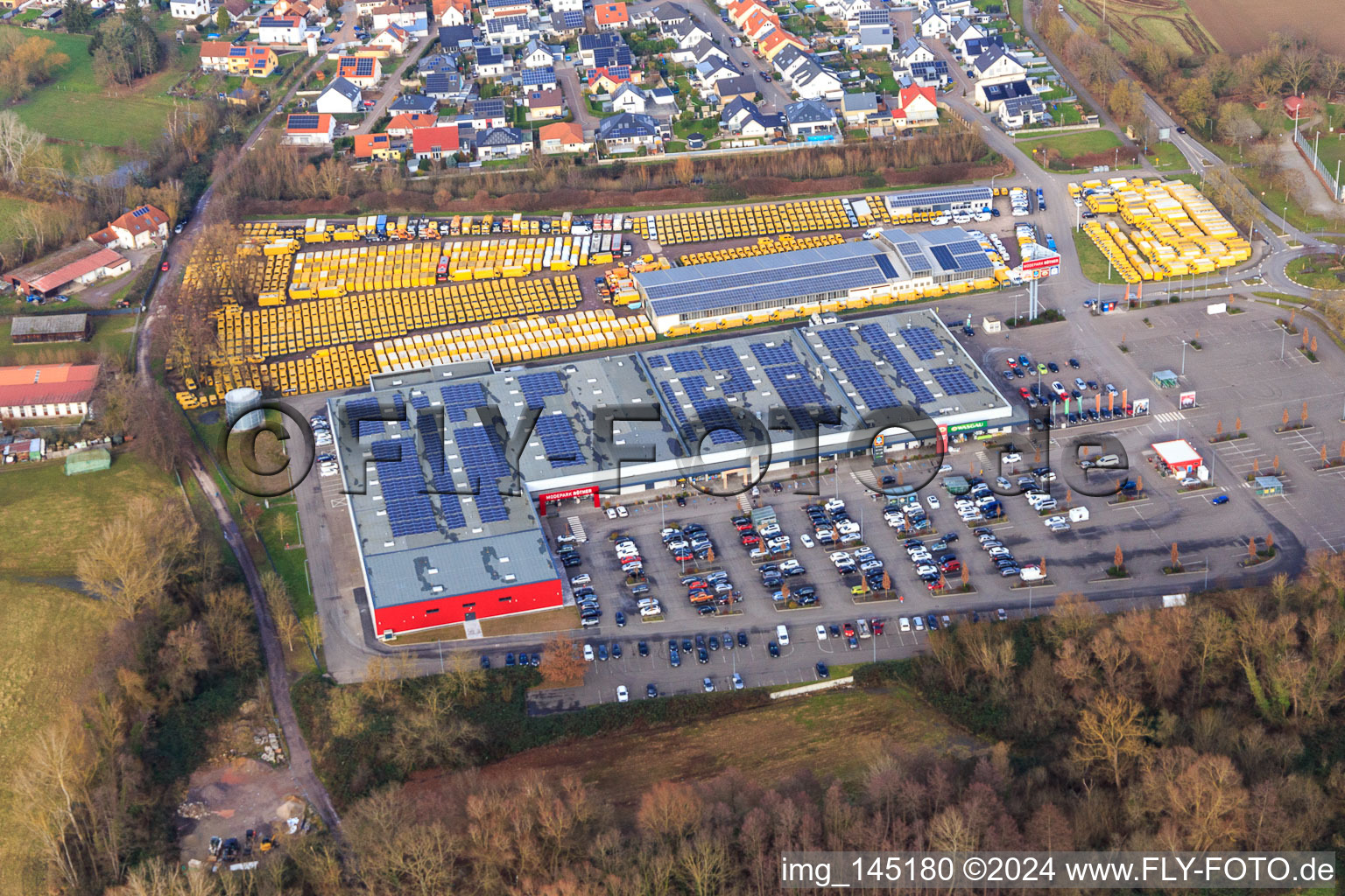 Vue oblique de Engel&Engelk GmbH Concessionnaire automobile et parc de mode Röther dans le centre du Palatinat-Sud à Rohrbach dans le département Rhénanie-Palatinat, Allemagne