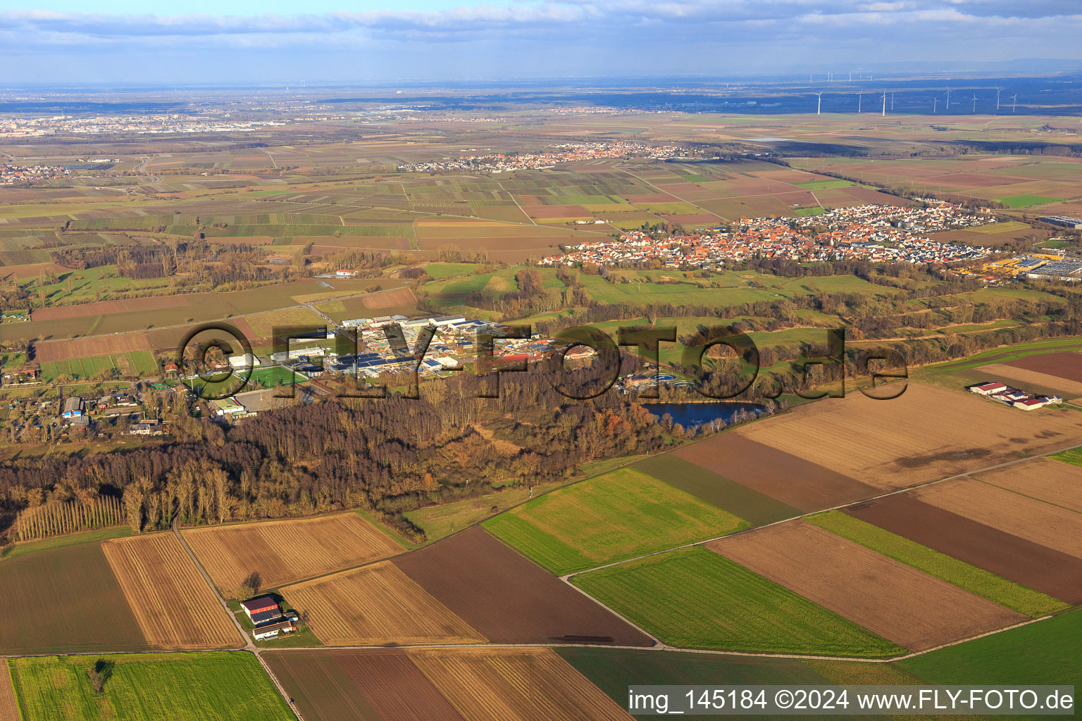 Vue aérienne de Vue du village depuis le sud-ouest à Rohrbach dans le département Rhénanie-Palatinat, Allemagne