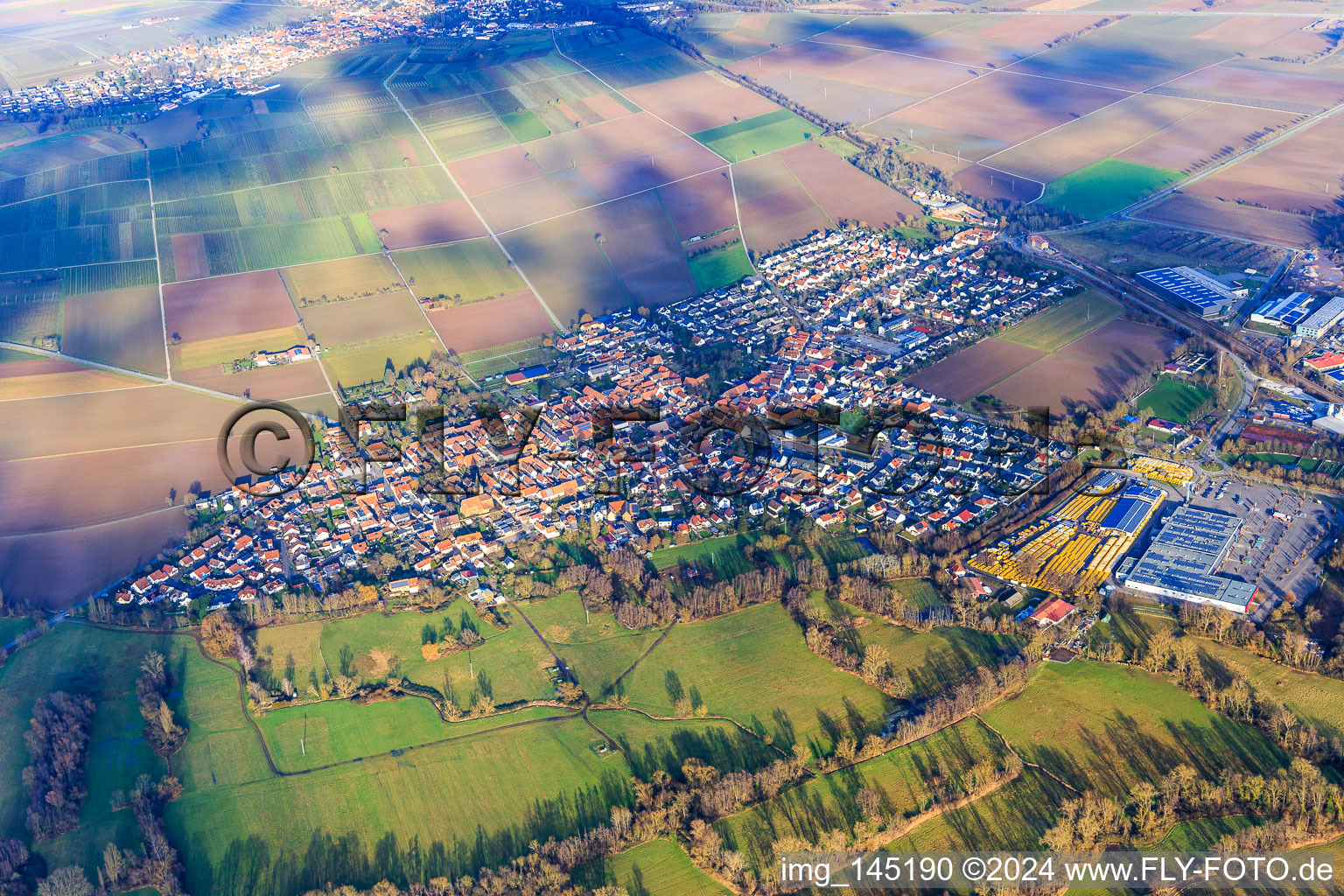Vue aérienne de Vue de la ville depuis le sud-ouest à Rohrbach dans le département Rhénanie-Palatinat, Allemagne