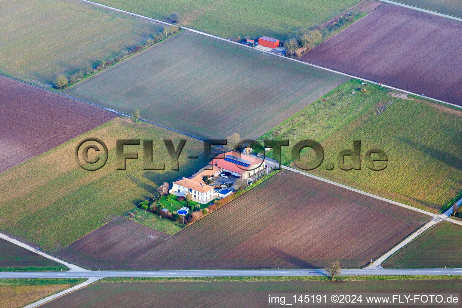 Domaine viticole Bioland Neuspergerhof à Rohrbach dans le département Rhénanie-Palatinat, Allemagne depuis l'avion