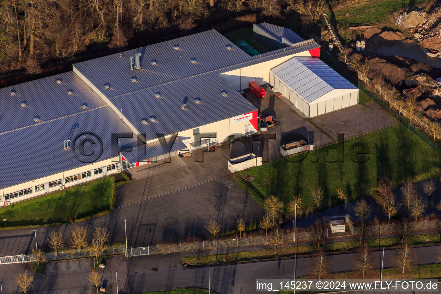 Thermo Fisher sur Erlenbachweg à le quartier Minderslachen in Kandel dans le département Rhénanie-Palatinat, Allemagne vue d'en haut