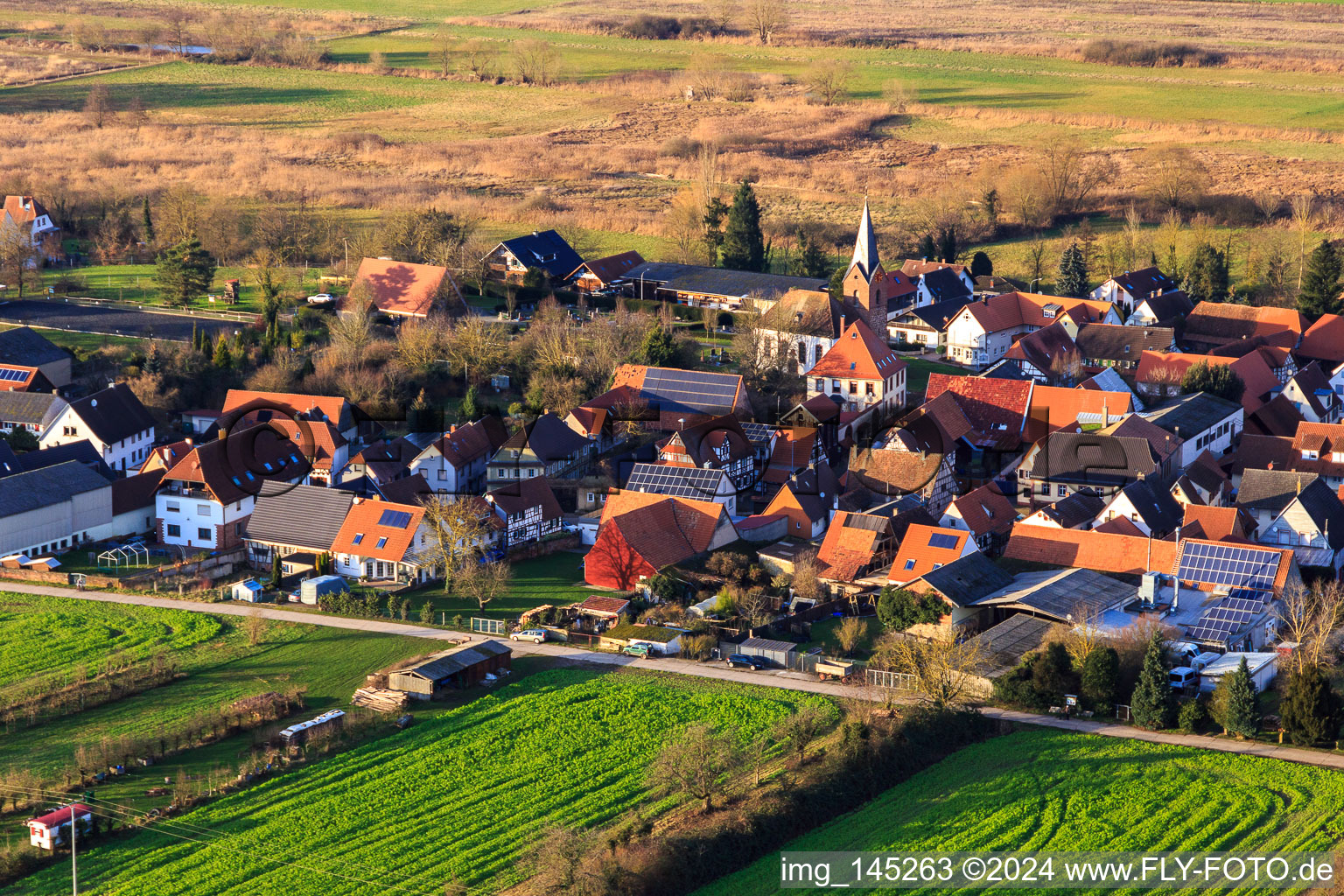 Dans la dîme de la cloche à Winden dans le département Rhénanie-Palatinat, Allemagne vue d'en haut