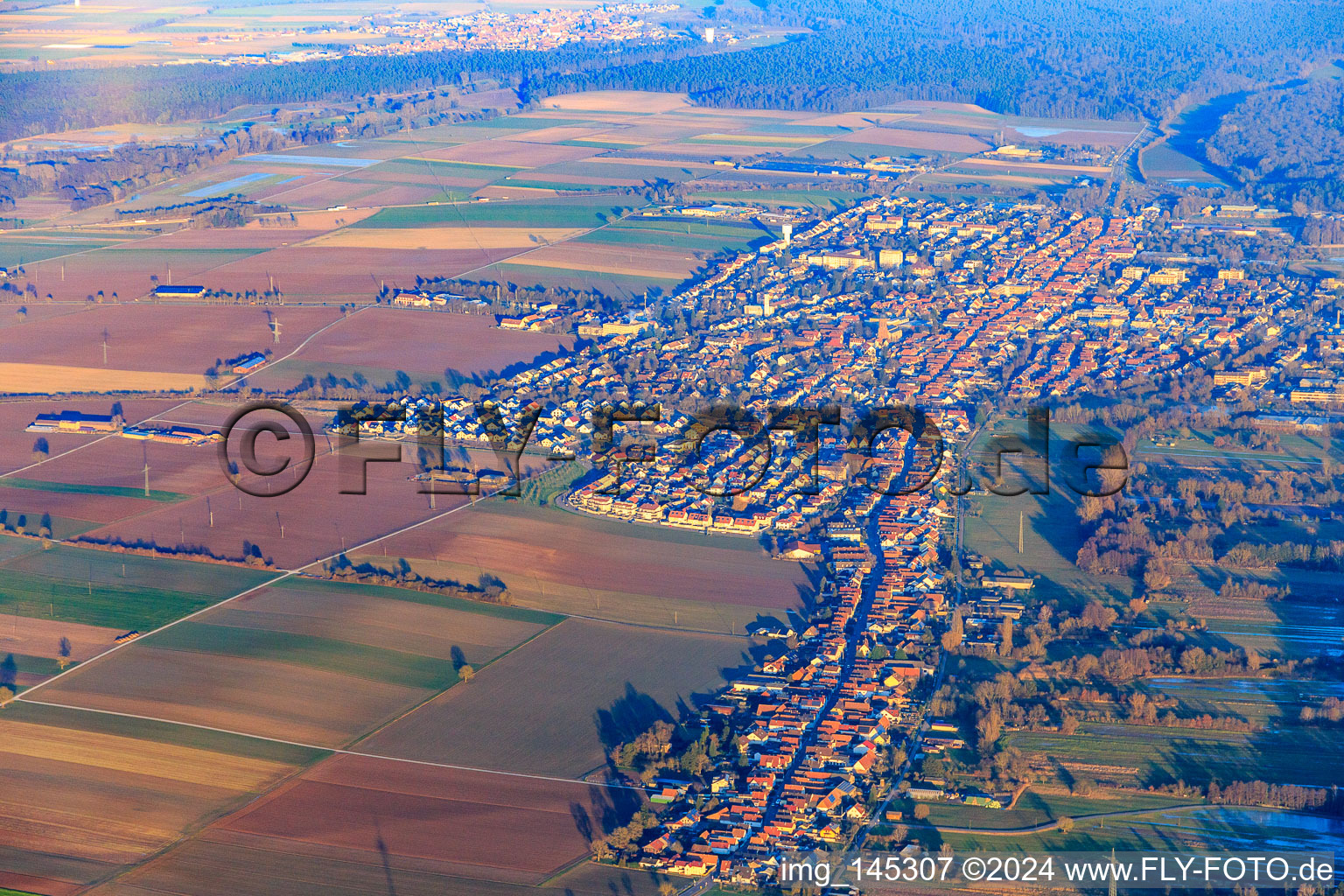 Vue aérienne de Vue de la ville depuis l'ouest à Kandel dans le département Rhénanie-Palatinat, Allemagne