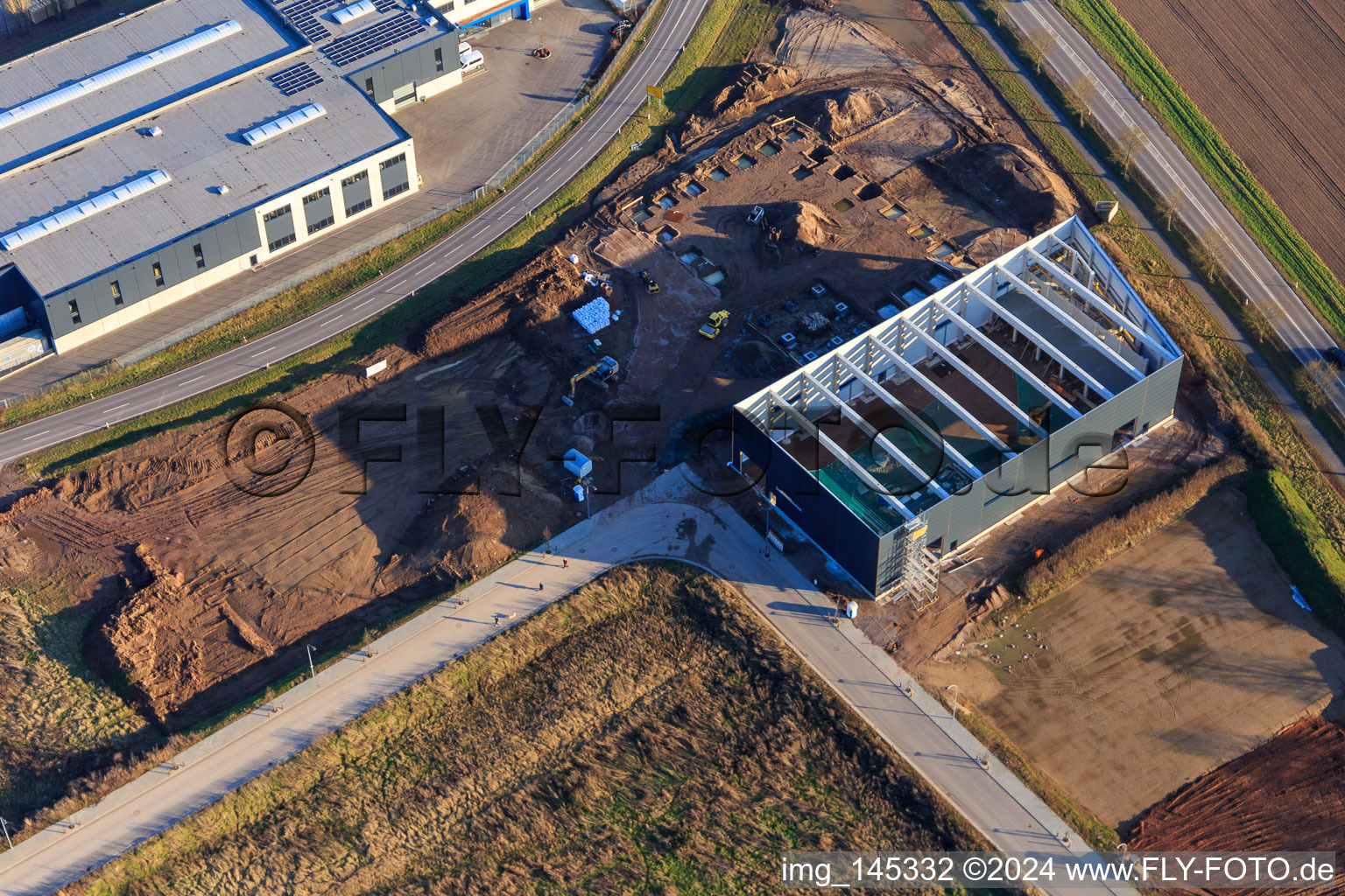 Vue aérienne de Nouveau bâtiment à Interpark à le quartier Offenbach in Offenbach an der Queich dans le département Rhénanie-Palatinat, Allemagne