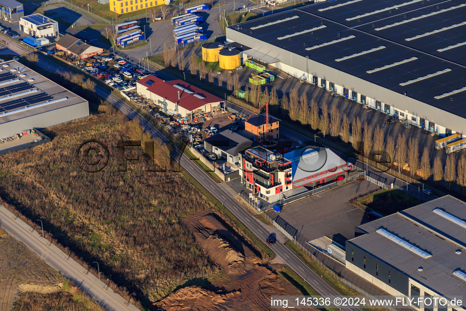 Vue aérienne de Hôtel Victoria Interpark à le quartier Offenbach in Offenbach an der Queich dans le département Rhénanie-Palatinat, Allemagne