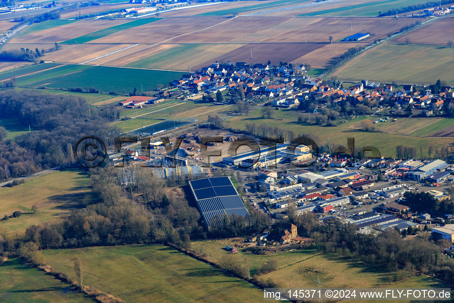Vue aérienne de Zone industrielle d'Im Horst vue du nord-ouest à le quartier Minderslachen in Kandel dans le département Rhénanie-Palatinat, Allemagne