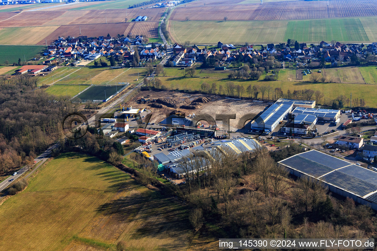 Vue aérienne de Chantier de construction pour le développement du nouveau parc logistique de HANSAINVEST et DFI-Real-Estte Kandel après la démolition du marché OBI à Erlenbach bei Kandel dans le département Rhénanie-Palatinat, Allemagne
