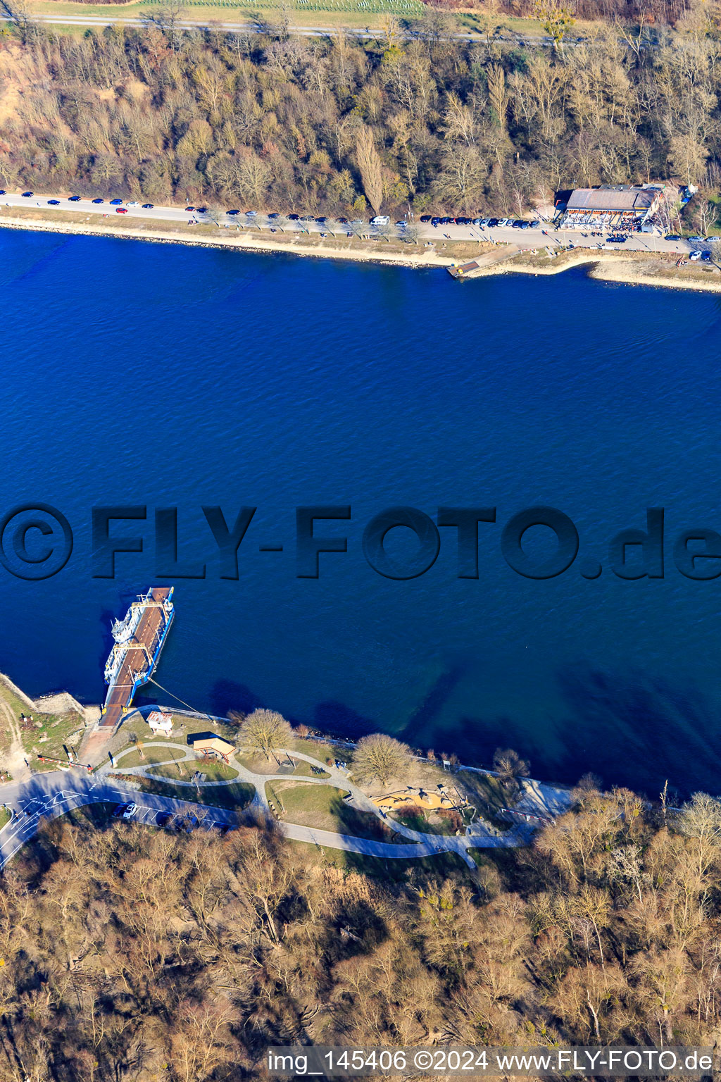Vue aérienne de Ferry du Rhin à Leopoldshafen à Leimersheim dans le département Rhénanie-Palatinat, Allemagne