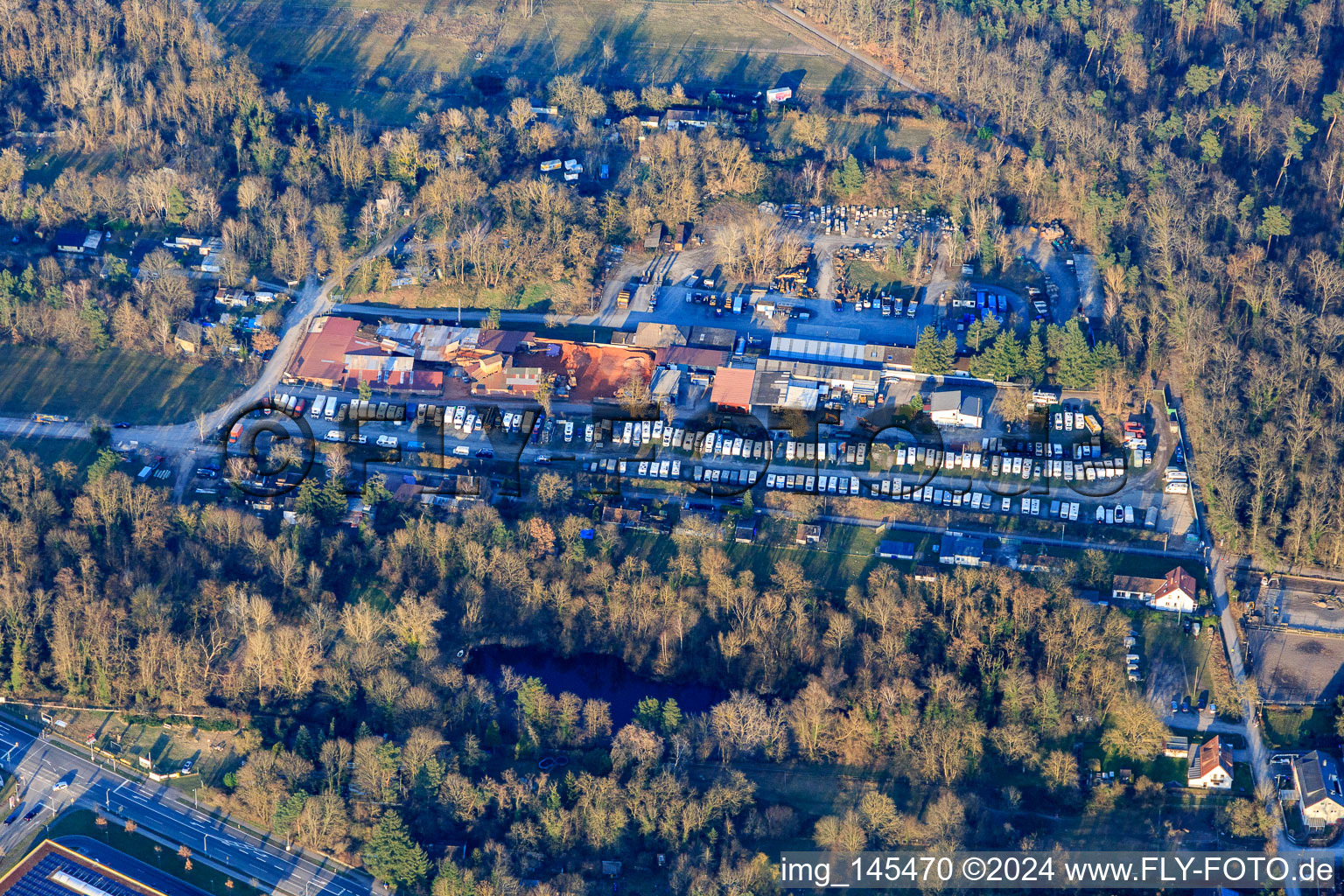 Vue aérienne de Tennis Klenert Ziegelmühle Karlsruhe et Eichsteller - Emplacements pour caravanes de toutes tailles à le quartier Neureut in Karlsruhe dans le département Bade-Wurtemberg, Allemagne