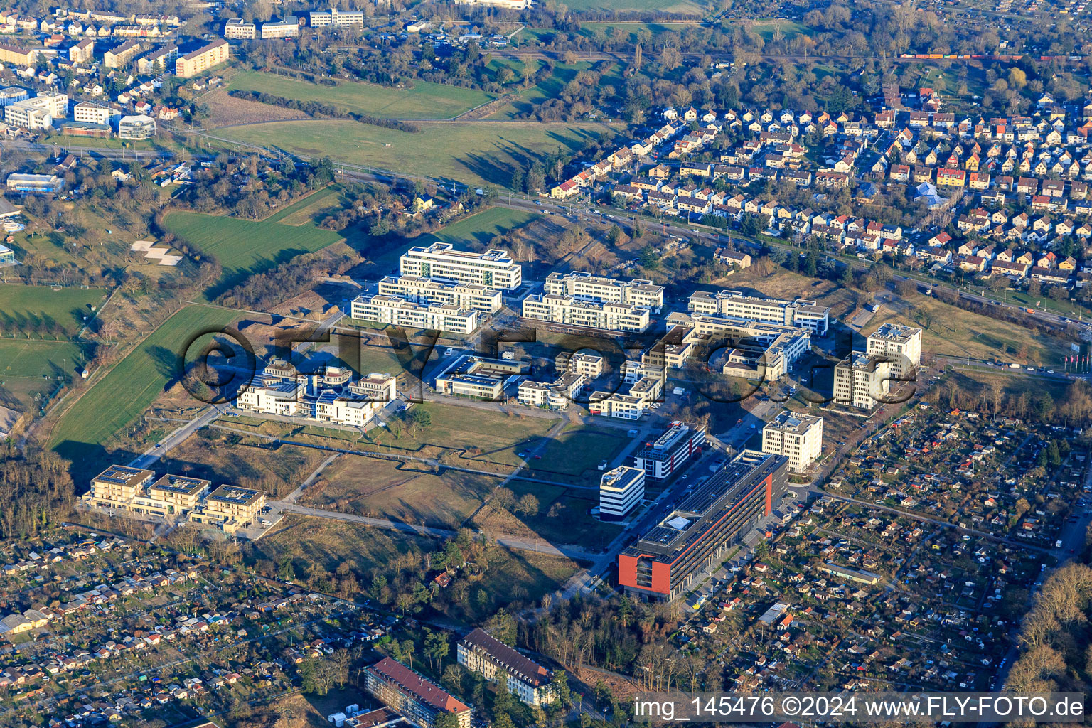Vue aérienne de Parc technologique Karlsruhe de l'ouest avec Vector Informatik GmbH à le quartier Rintheim in Karlsruhe dans le département Bade-Wurtemberg, Allemagne