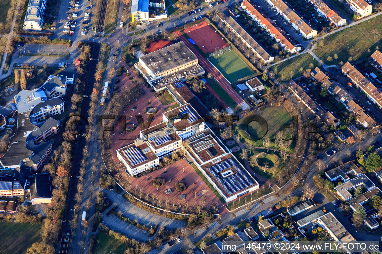 Vue aérienne de Lycée Otto Hahn à le quartier Waldstadt in Karlsruhe dans le département Bade-Wurtemberg, Allemagne