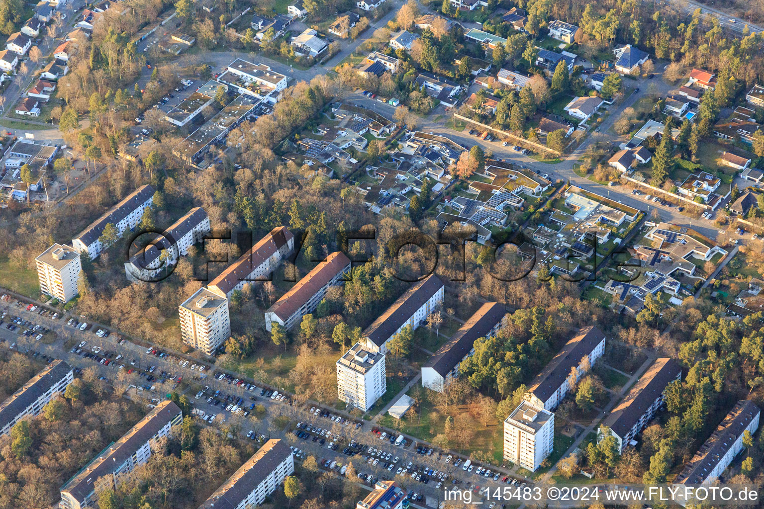 Vue aérienne de Rue Elbinger, rue Kolberger à le quartier Waldstadt in Karlsruhe dans le département Bade-Wurtemberg, Allemagne