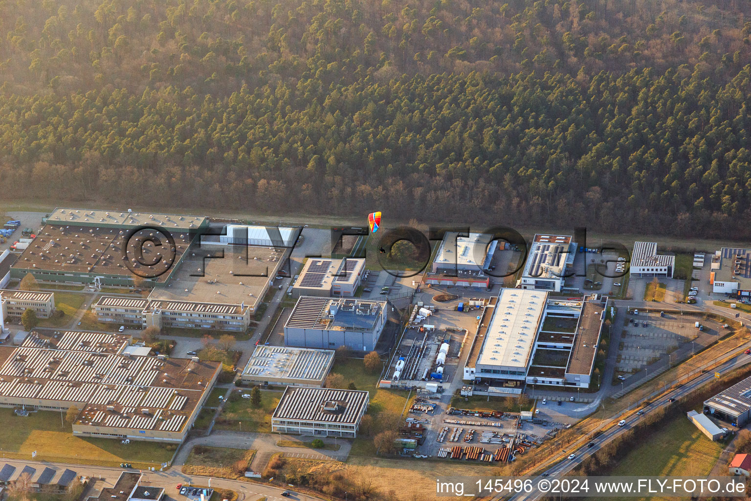 Vue aérienne de Zone industrielle Friedrich-List-Straße avec NDT Global et Alleima Karlsruhe GmbH à le quartier Blankenloch in Stutensee dans le département Bade-Wurtemberg, Allemagne