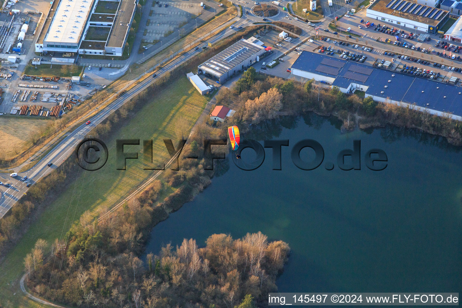 Vue aérienne de Lac de carrière Blankenloch à le quartier Blankenloch in Stutensee dans le département Bade-Wurtemberg, Allemagne
