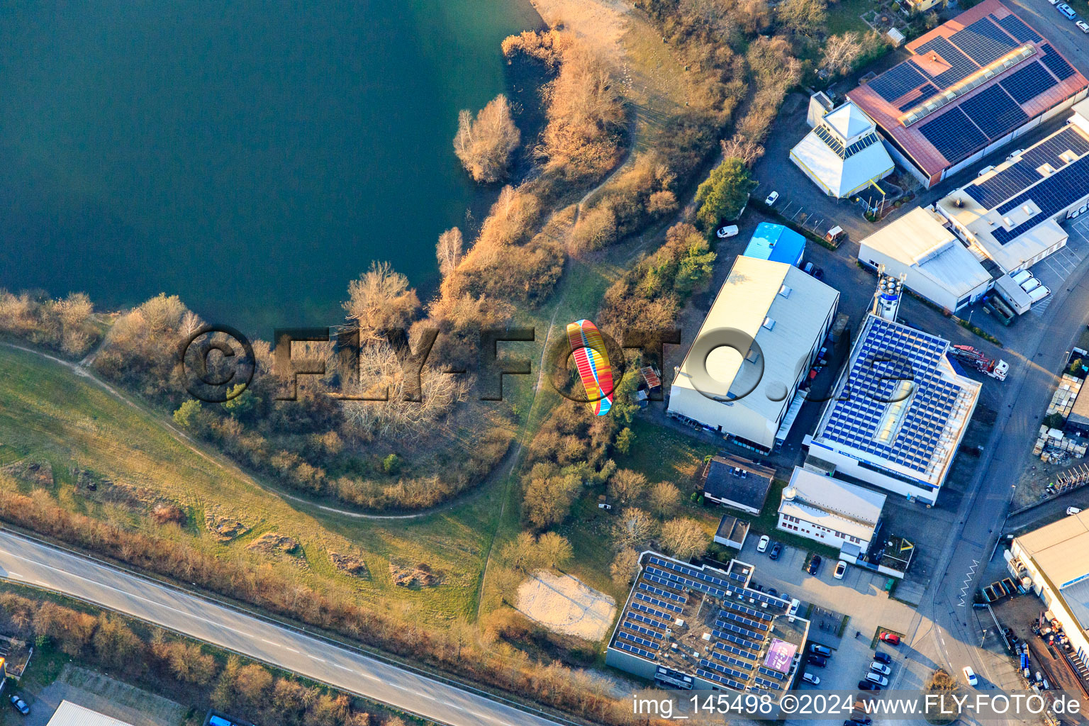 Vue aérienne de Ingénierie électrique Schmitt et Fit-in FitnessClub 5 au Baggersee Blankenloch à le quartier Blankenloch in Stutensee dans le département Bade-Wurtemberg, Allemagne