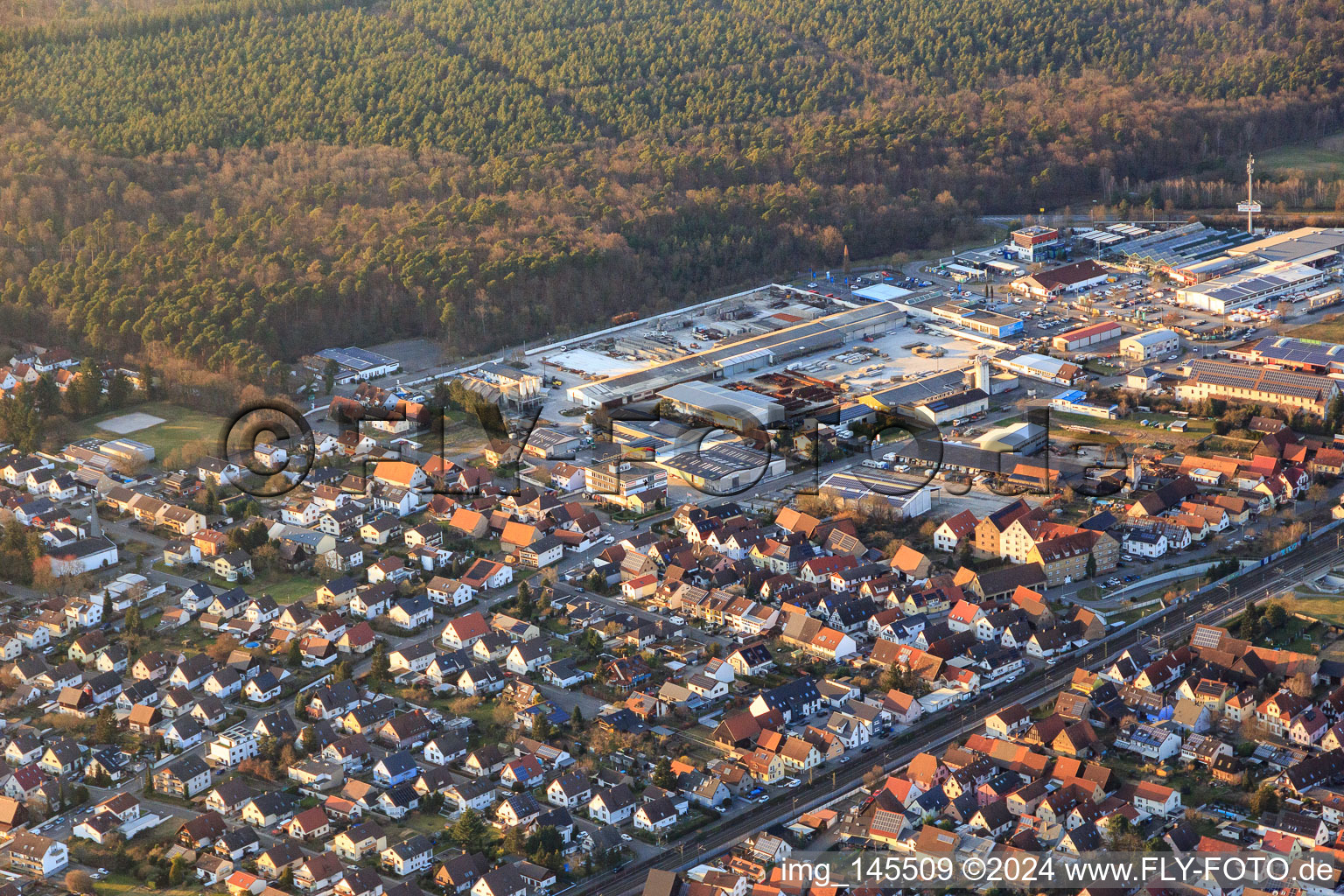 Vue aérienne de Jahnstr à le quartier Friedrichstal in Stutensee dans le département Bade-Wurtemberg, Allemagne