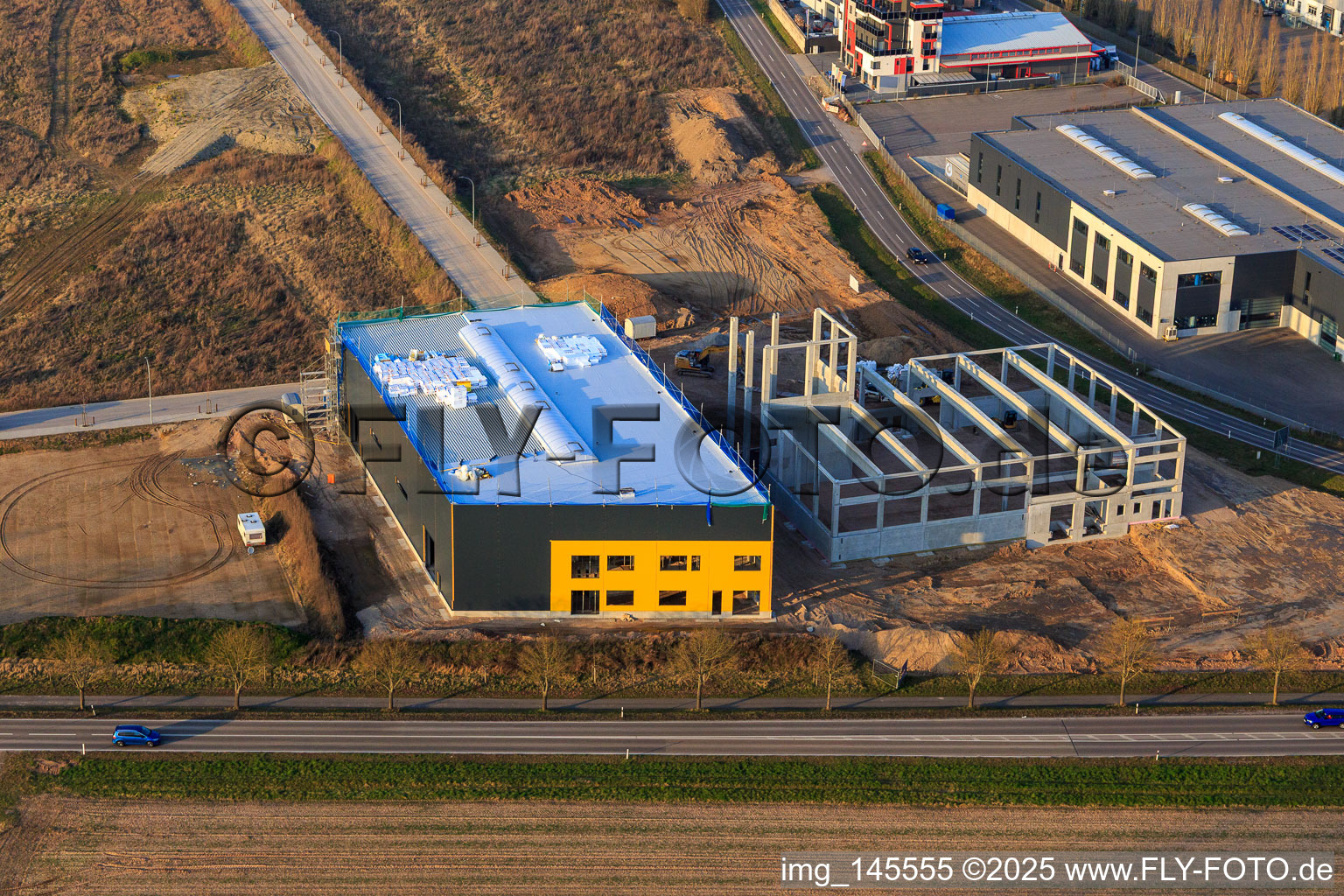 Vue aérienne de Chantier de construction de machines-outils EMUK GmbH à le quartier Offenbach in Offenbach an der Queich dans le département Rhénanie-Palatinat, Allemagne