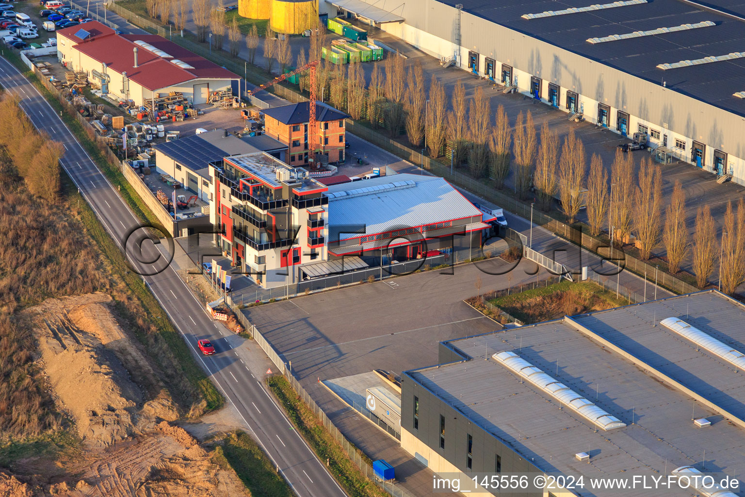 Vue aérienne de Hôtel Victoria Interpark à le quartier Offenbach in Offenbach an der Queich dans le département Rhénanie-Palatinat, Allemagne