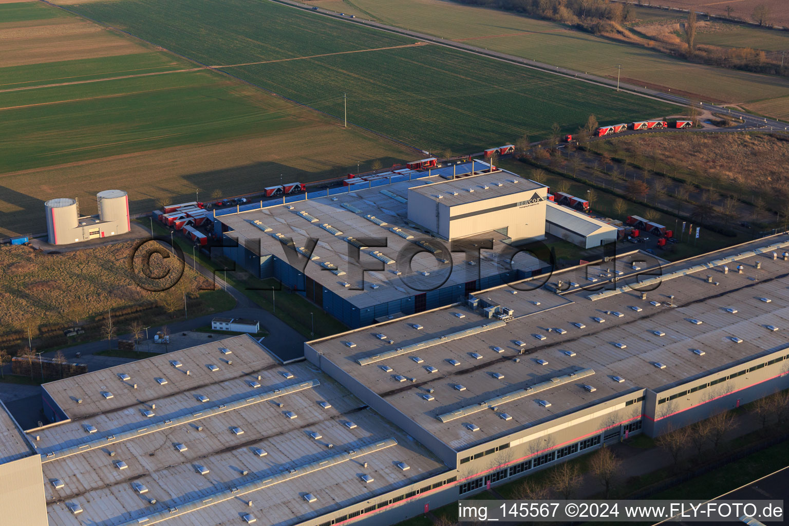 Photographie aérienne de Tricor Packaging & Logistics AG à le quartier Offenbach in Offenbach an der Queich dans le département Rhénanie-Palatinat, Allemagne