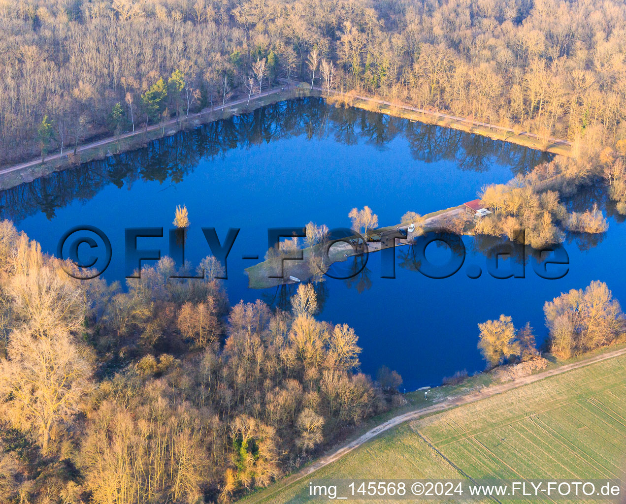 Vue aérienne de Lac de l'Ours à le quartier Ottersheim in Ottersheim bei Landau dans le département Rhénanie-Palatinat, Allemagne
