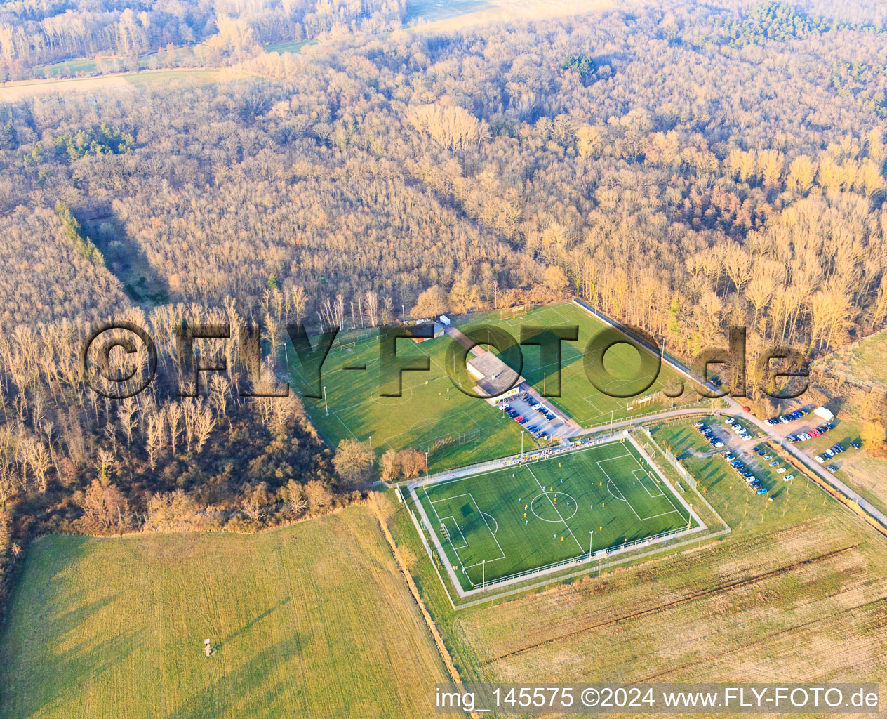 Vue aérienne de Terrain de sport de TuS 03/25 Knittelsheim eV à Knittelsheim dans le département Rhénanie-Palatinat, Allemagne