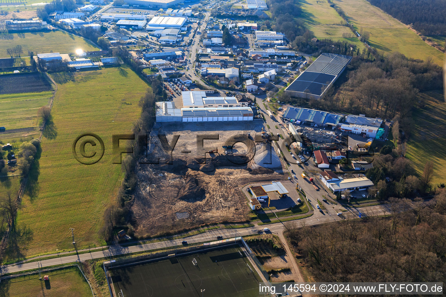 Image drone de Chantier de construction pour le développement du nouveau parc logistique de HANSAINVEST et DFI-Real-Estte Kandel après la démolition du marché OBI à le quartier Minderslachen in Kandel dans le département Rhénanie-Palatinat, Allemagne