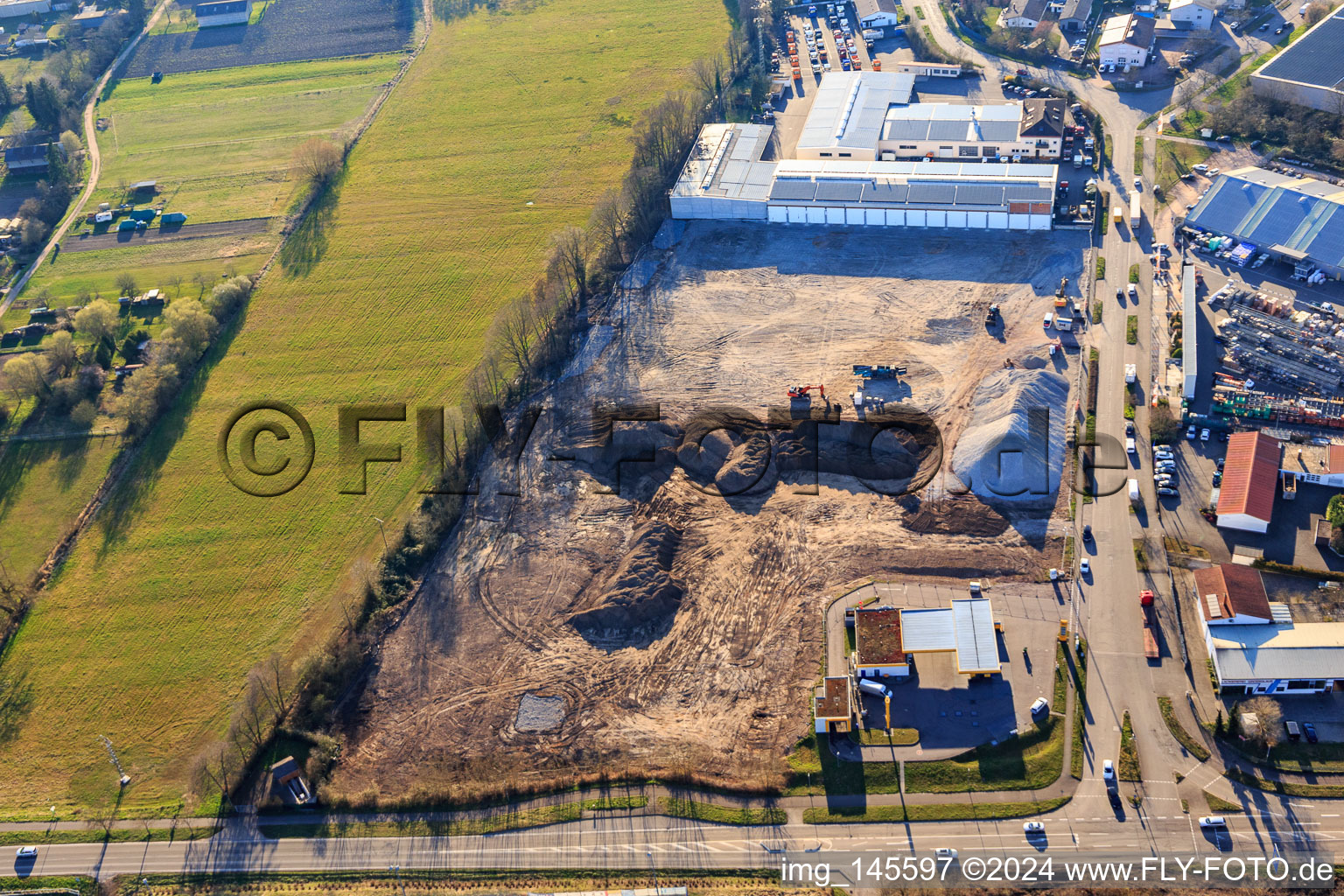 Chantier de construction pour le développement du nouveau parc logistique de HANSAINVEST et DFI-Real-Estte Kandel après la démolition du marché OBI à le quartier Minderslachen in Kandel dans le département Rhénanie-Palatinat, Allemagne d'un drone