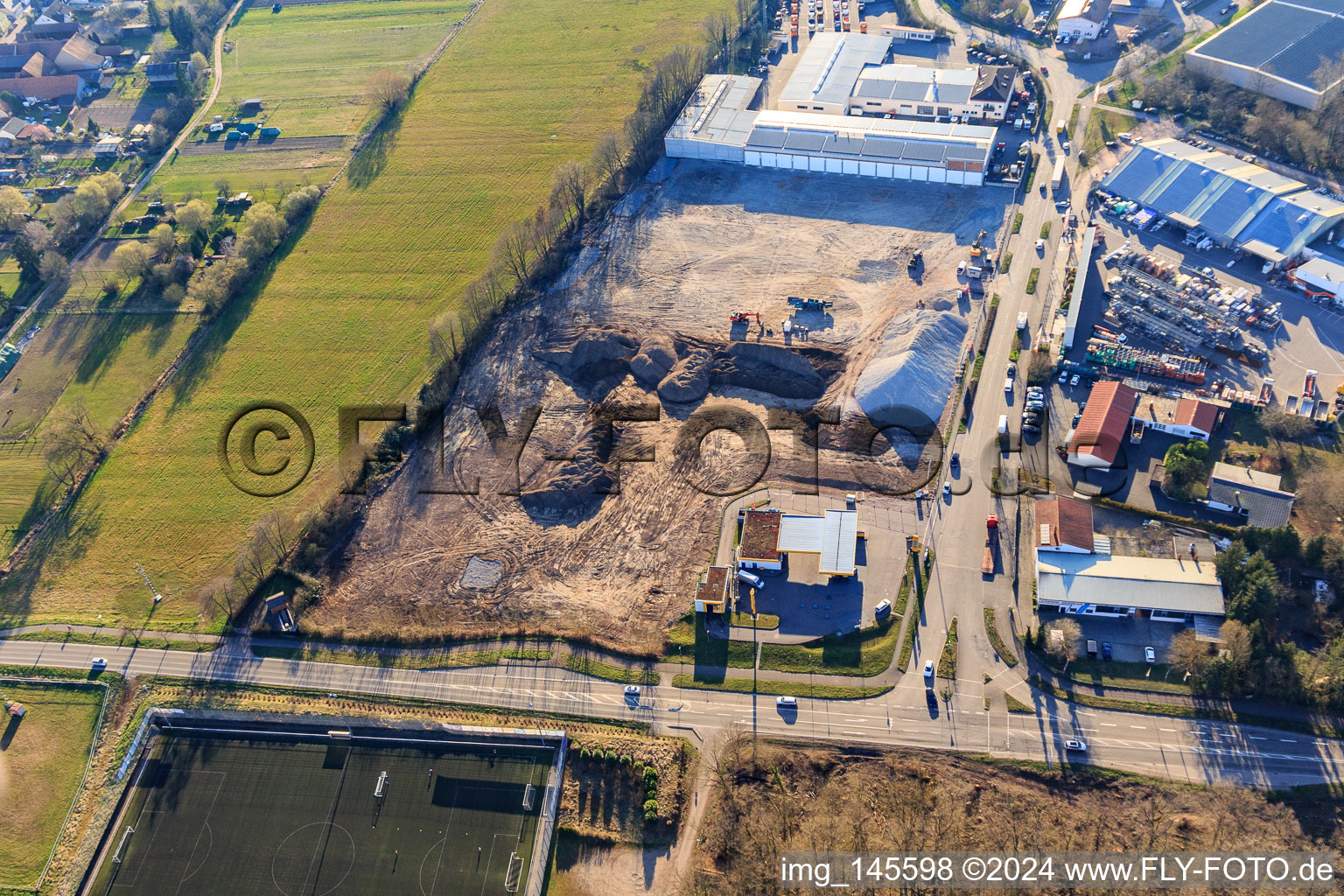 Chantier de construction pour le développement du nouveau parc logistique de HANSAINVEST et DFI-Real-Estte Kandel après la démolition du marché OBI à le quartier Minderslachen in Kandel dans le département Rhénanie-Palatinat, Allemagne vu d'un drone
