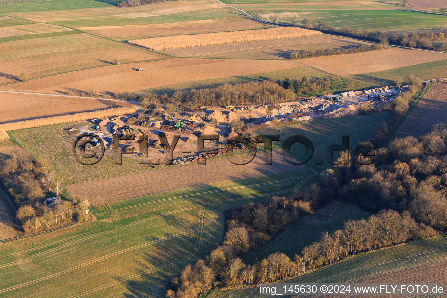 Vue aérienne de Ernst Semar GmbH Usine de recyclage et service de conteneurs à Oberotterbach dans le département Rhénanie-Palatinat, Allemagne