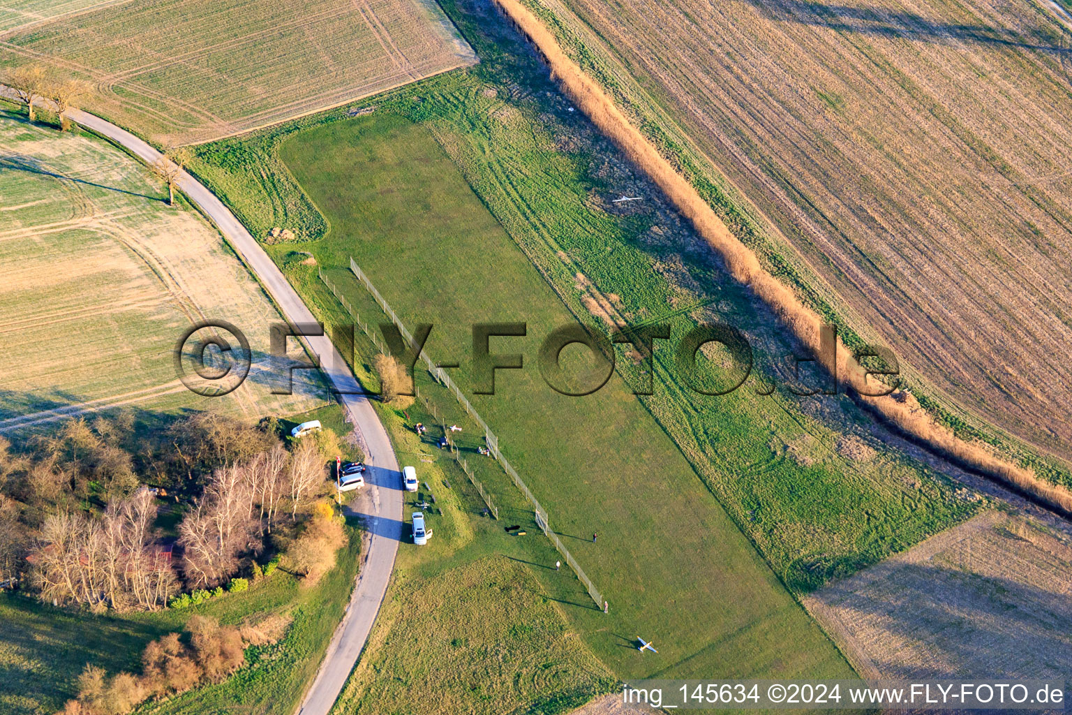 Vue aérienne de Aérodrome modèle du MFC Bad Bergzabern à Oberotterbach dans le département Rhénanie-Palatinat, Allemagne