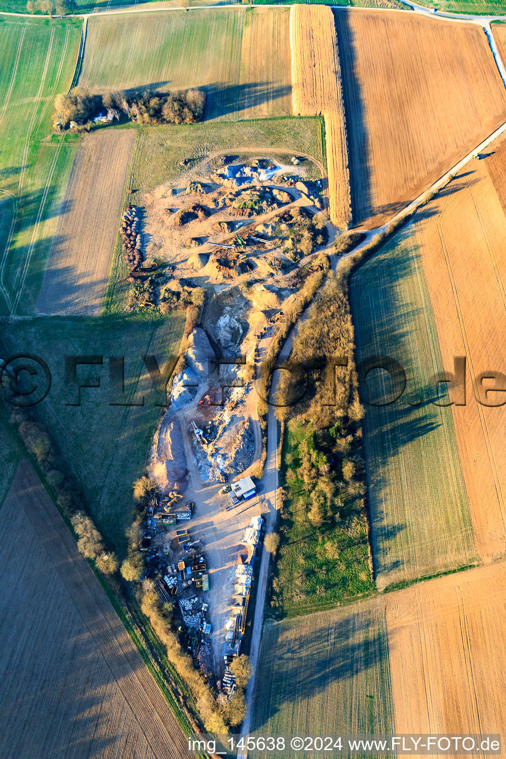 Vue oblique de Ernst Semar GmbH Usine de recyclage et service de conteneurs à Oberotterbach dans le département Rhénanie-Palatinat, Allemagne