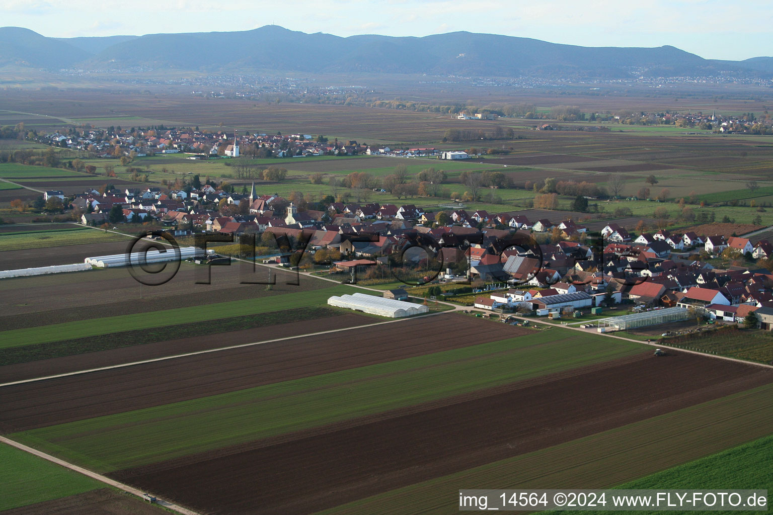 Vue oblique de Vue sur le village à Böbingen dans le département Rhénanie-Palatinat, Allemagne