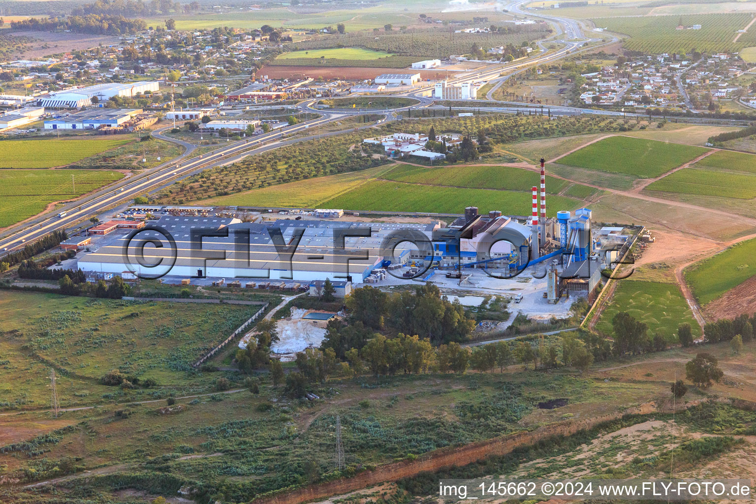 Vue aérienne de Locaux de l'entreprise Verallia à Alcalá de Guadaíra dans le département Séville, Espagne