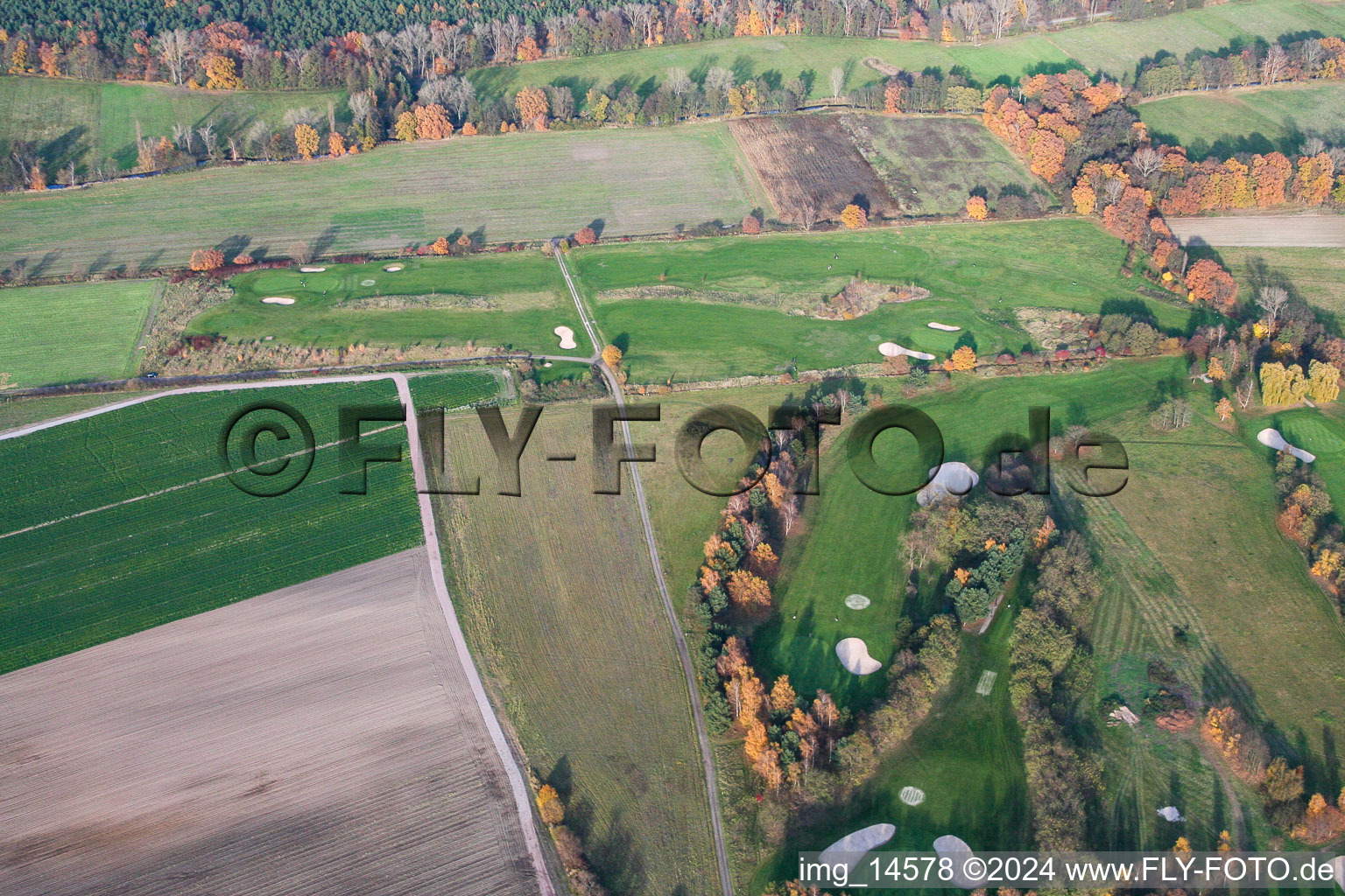 Vue aérienne de Terrain de golf du Golf Club Pfalz à le quartier Geinsheim in Neustadt an der Weinstraße dans le département Rhénanie-Palatinat, Allemagne