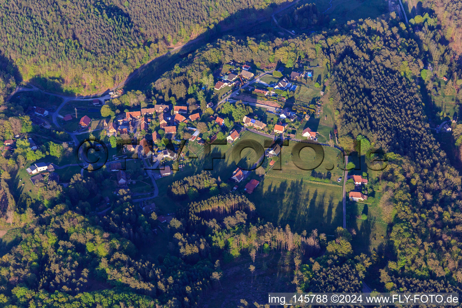 Vue aérienne de Quartier de Melch à Reipertswiller dans le département Bas Rhin, France