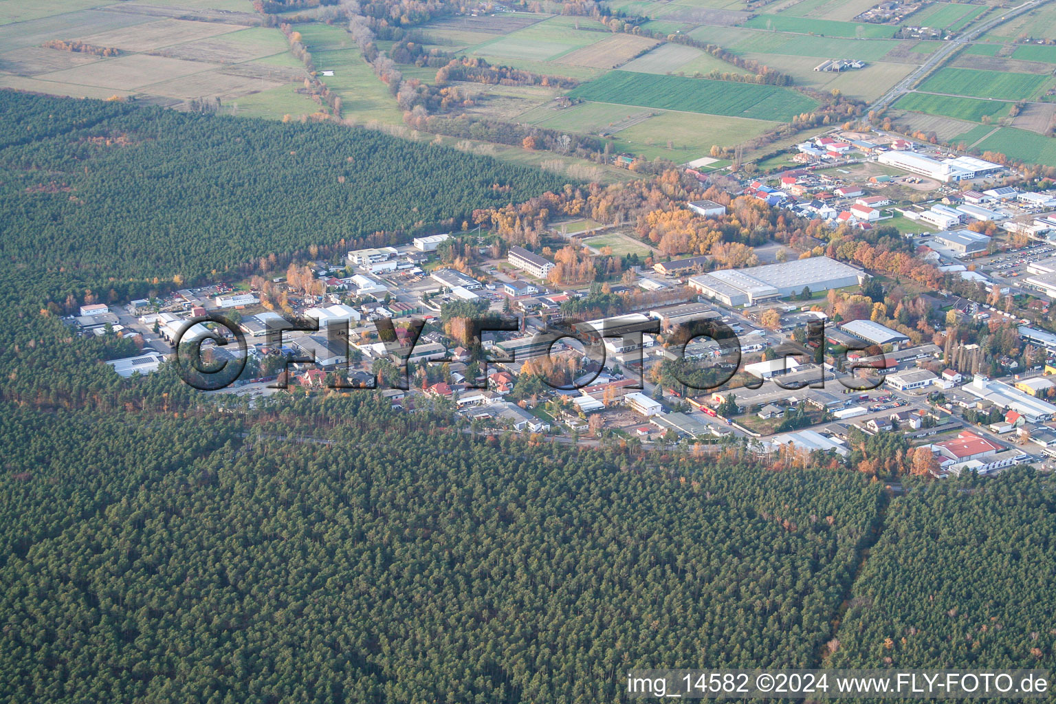 Vue aérienne de Zone industrielle et commerciale sud dans le quartier zone industrielle sud à Haßloch dans le département Rhénanie-Palatinat, Allemagne