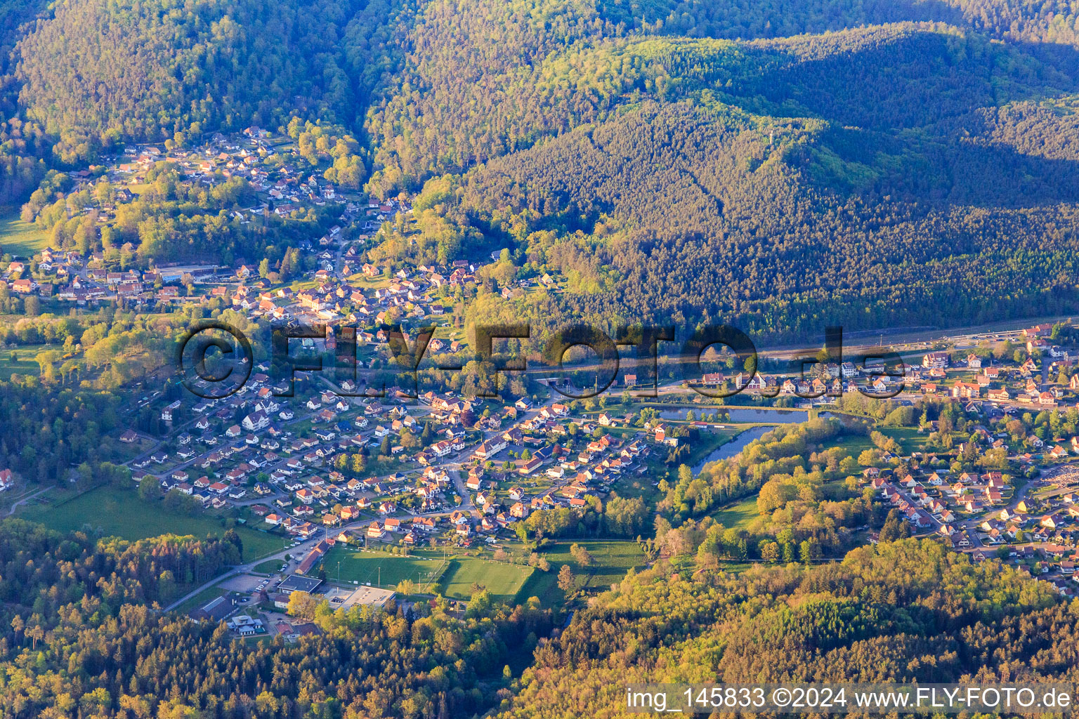 Photographie aérienne de Vue des Vosges du Nord depuis le sud à Wingen-sur-Moder dans le département Bas Rhin, France
