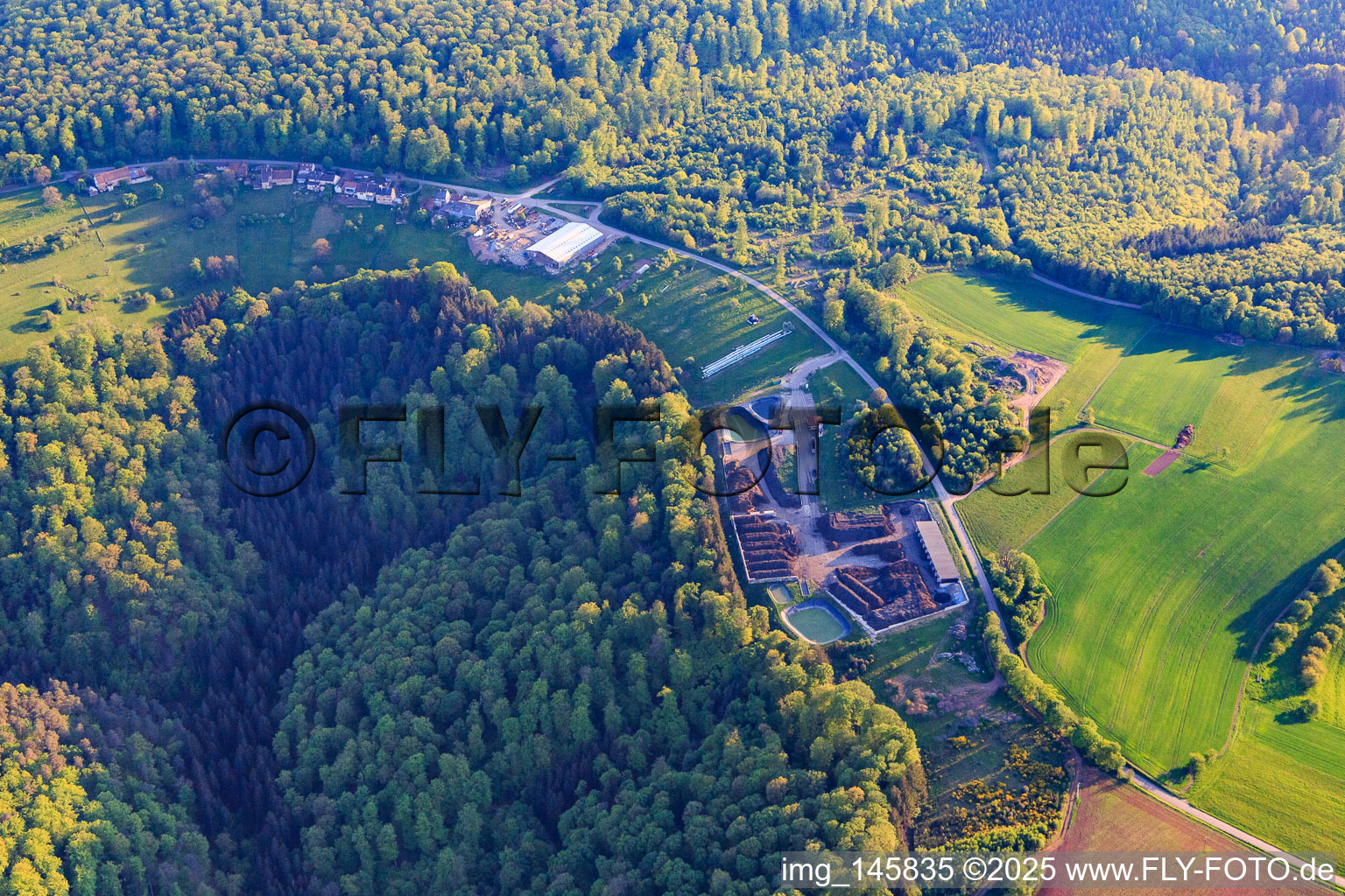 Vue aérienne de COMPOST ALSACE BOSSUE dans le quartier de Moderfeld à Zittersheim dans le département Bas Rhin, France