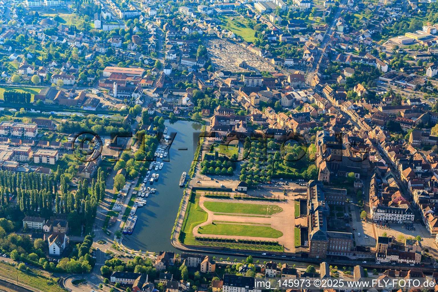 Photographie aérienne de Château et parc Château des Rohan au port Port de Saverne à Saverne dans le département Bas Rhin, France