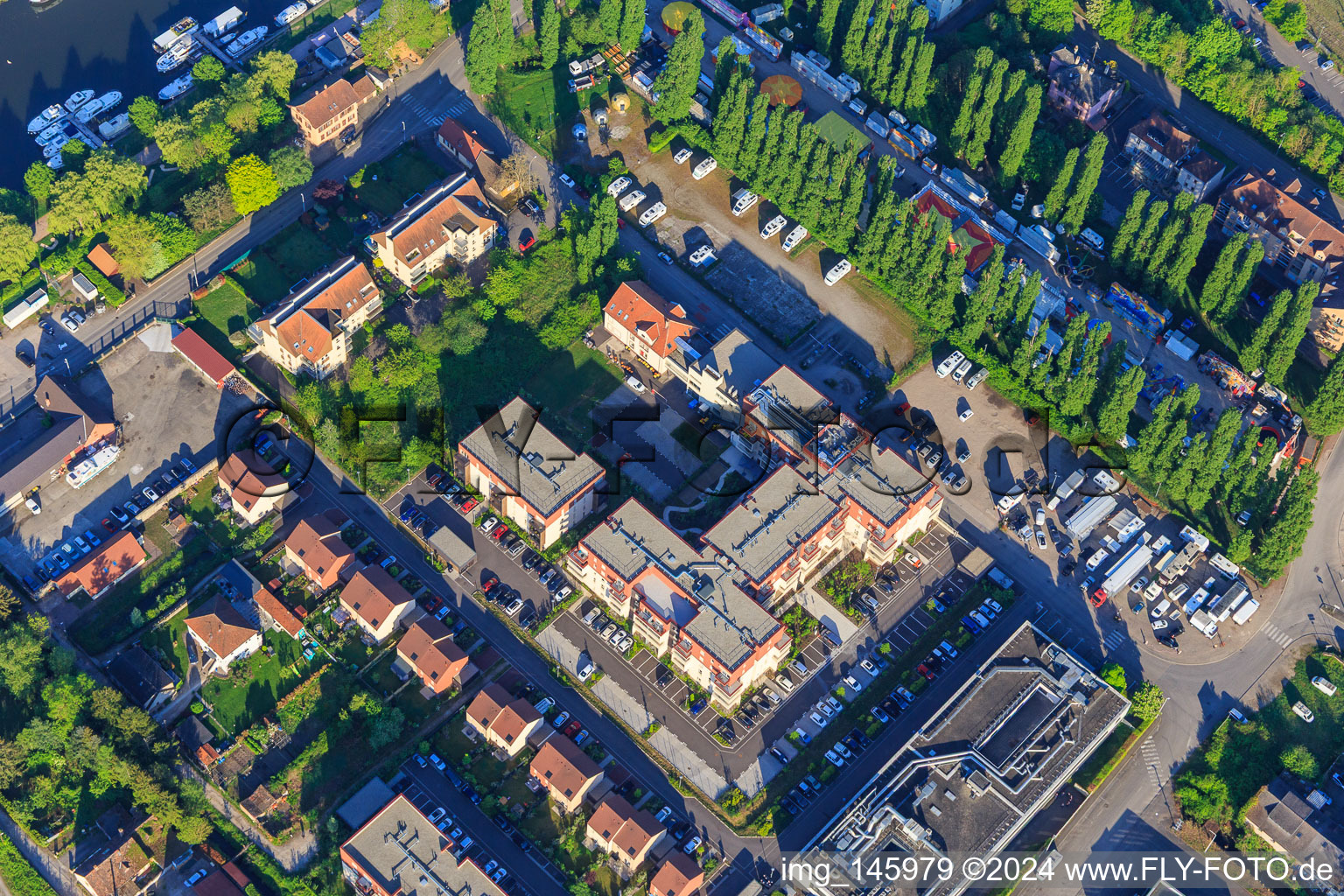 Vue aérienne de Nouveau développement résidentiel rue Charles Biedermann à Saverne dans le département Bas Rhin, France