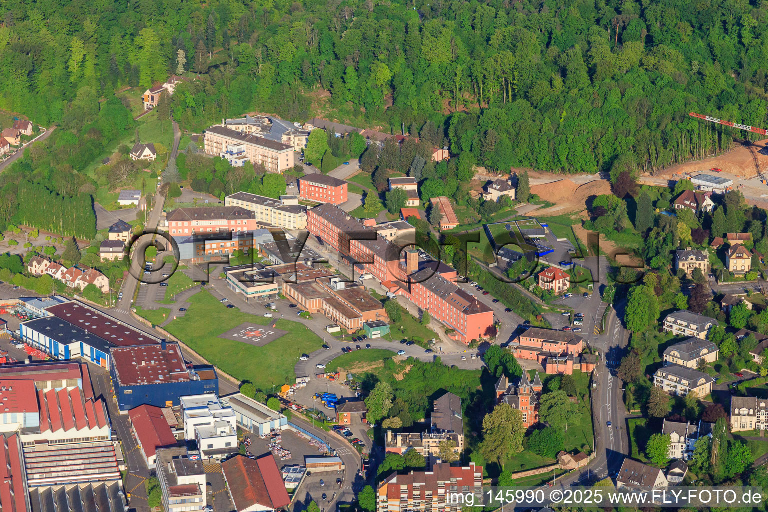 Vue aérienne de Clinique Centre Hospitalier Sainte Catherine à Saverne dans le département Bas Rhin, France