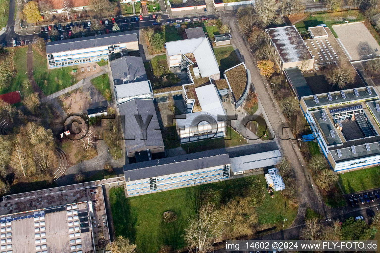 Vue aérienne de Jardin de l'école IGS à Kandel dans le département Rhénanie-Palatinat, Allemagne