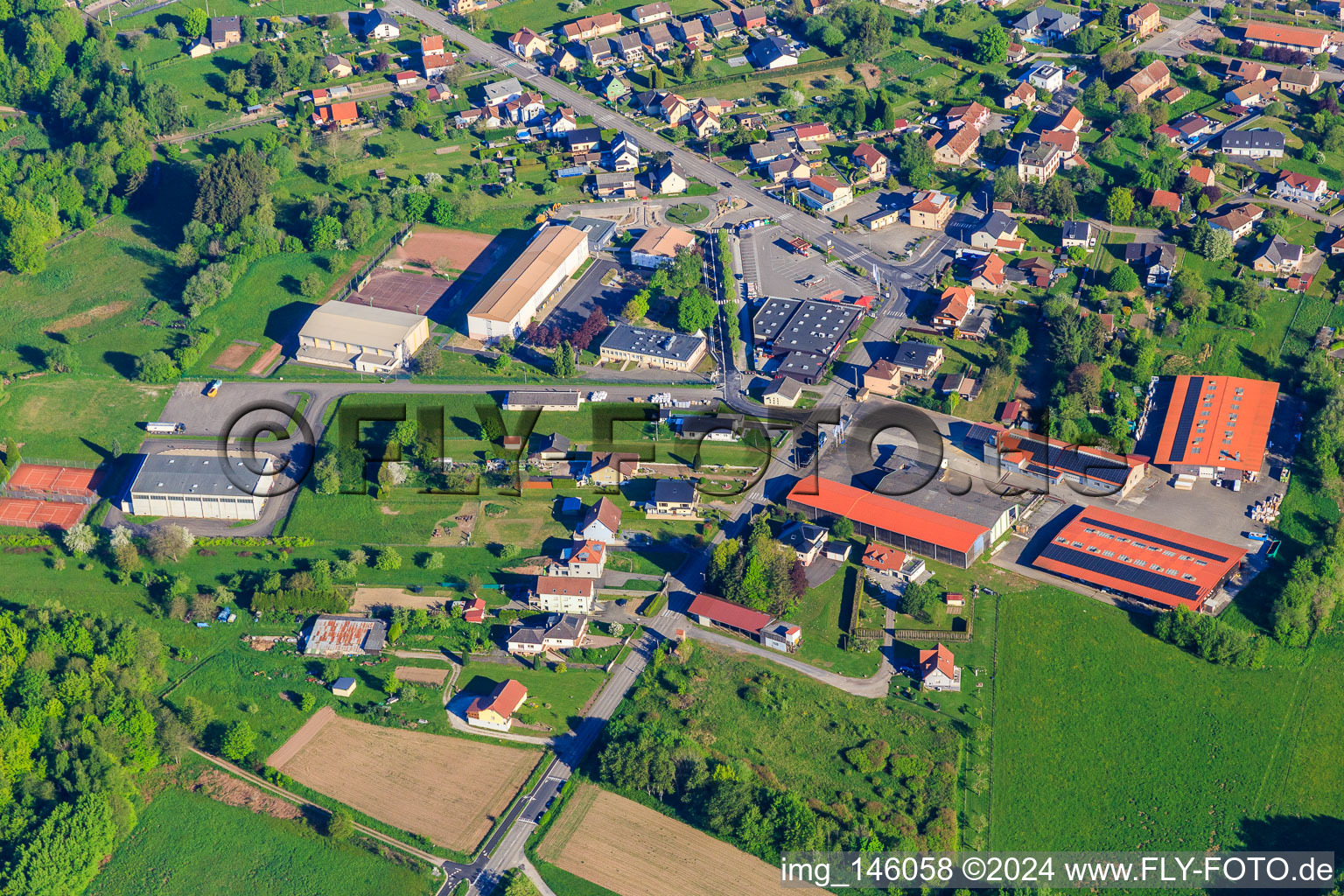 Vue aérienne de Menuiserie de meubles Philippe Krebs à Lemberg dans le département Moselle, France