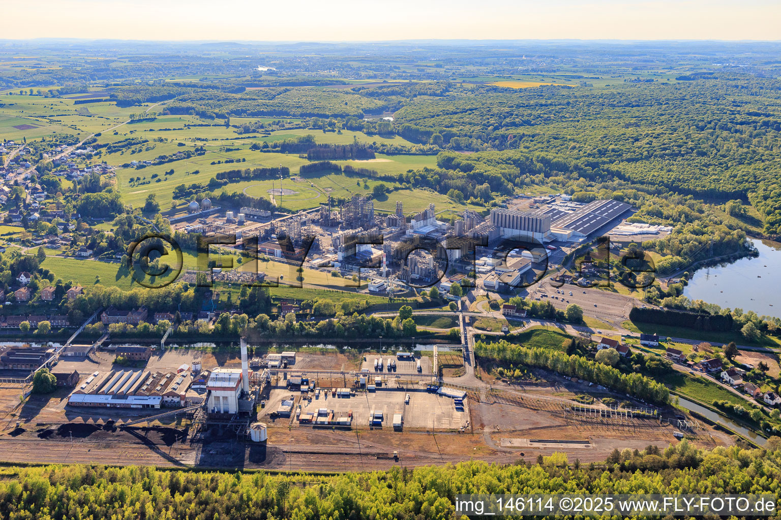 Vue aérienne de Usines chimiques d'INEOS Polymers EUROPE Sarralbe à Sarralbe dans le département Moselle, France