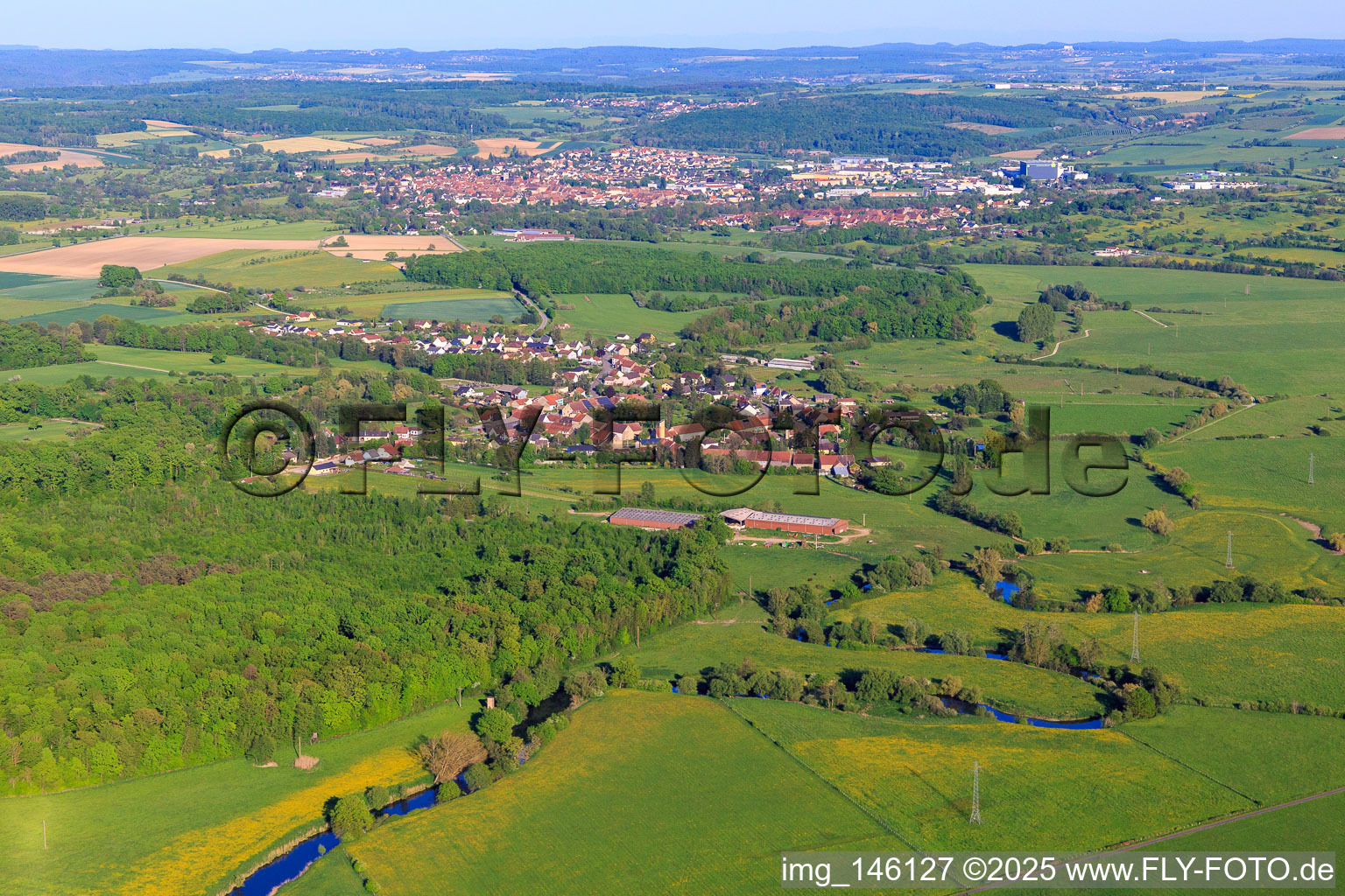 Vue aérienne de Le cours sinueux de la Sarre à Schopperten dans le département Bas Rhin, France