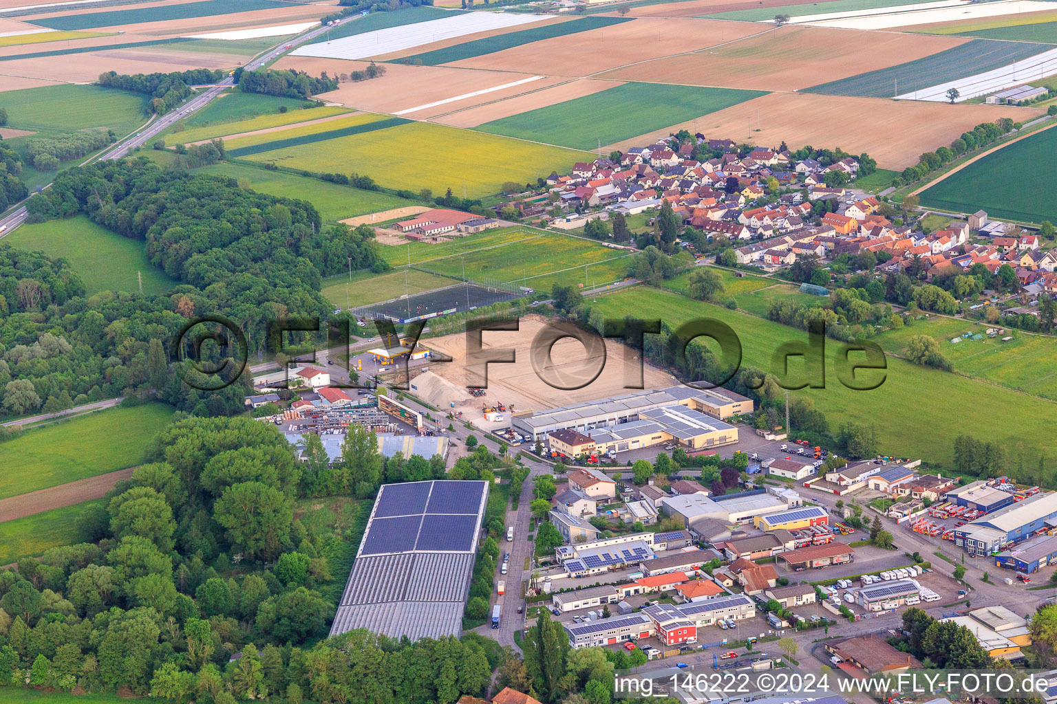 Photographie aérienne de Chantier de construction pour le développement du nouveau parc logistique de HANSAINVEST et DFI-Real-Estte Kandel après la démolition du marché OBI à le quartier Minderslachen in Kandel dans le département Rhénanie-Palatinat, Allemagne