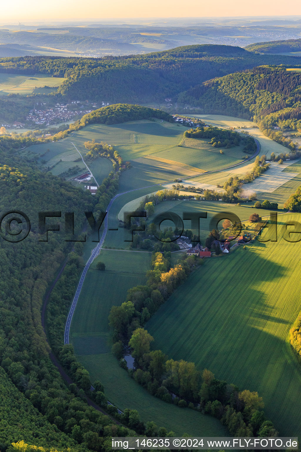 Vue aérienne de Quartier d'Eulschirben dans le charmant Taubertal à le quartier Gamburg in Werbach dans le département Bade-Wurtemberg, Allemagne