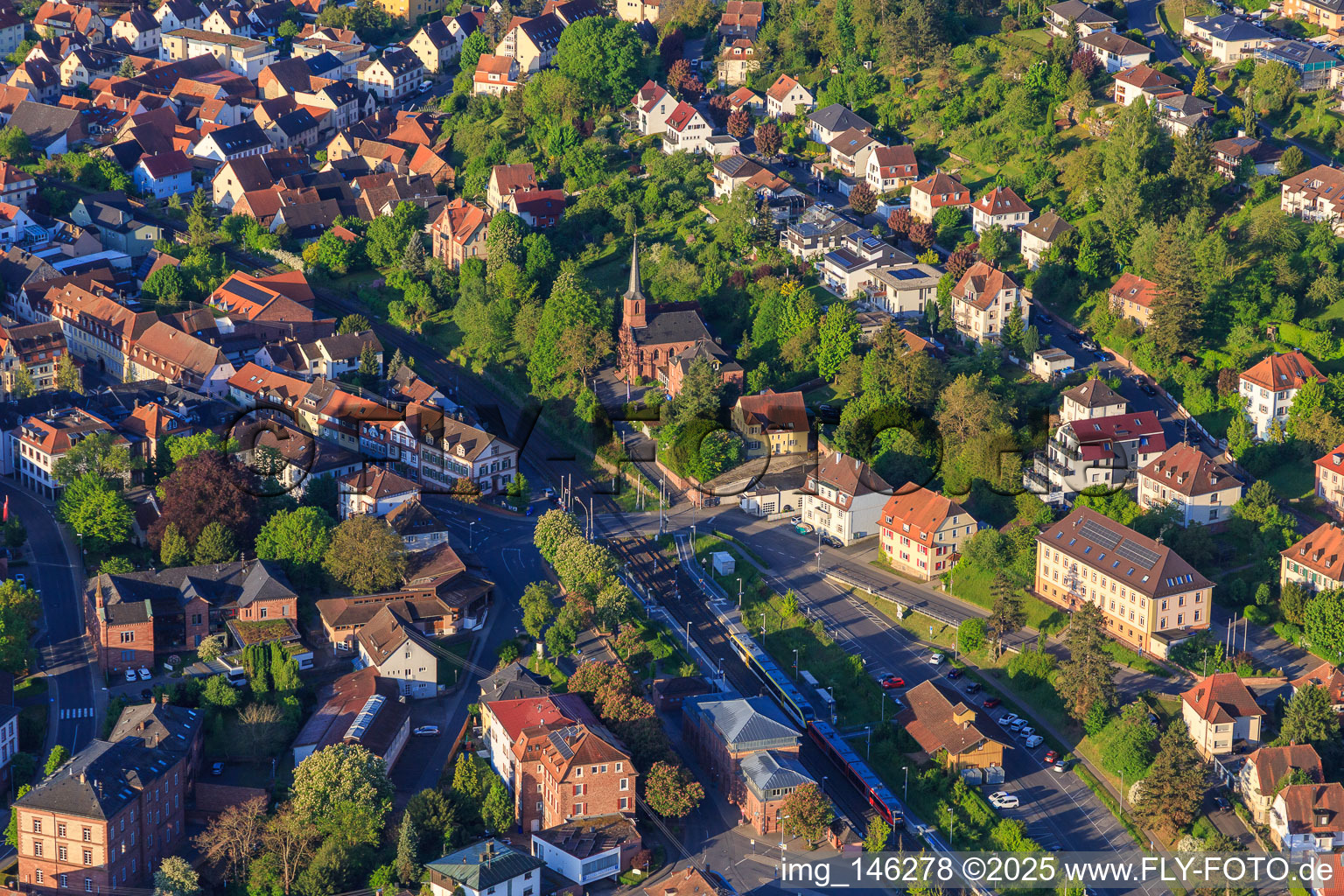 Vue aérienne de Église du Christ à Tauberbischofsheim dans le département Bade-Wurtemberg, Allemagne