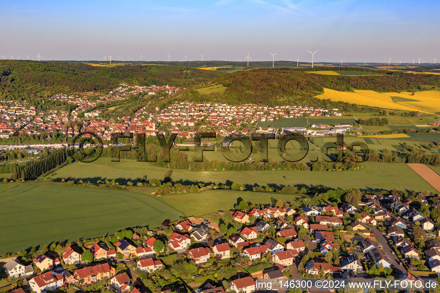 Vue aérienne de À Taubenberg à le quartier Gerlachsheim in Lauda-Königshofen dans le département Bade-Wurtemberg, Allemagne