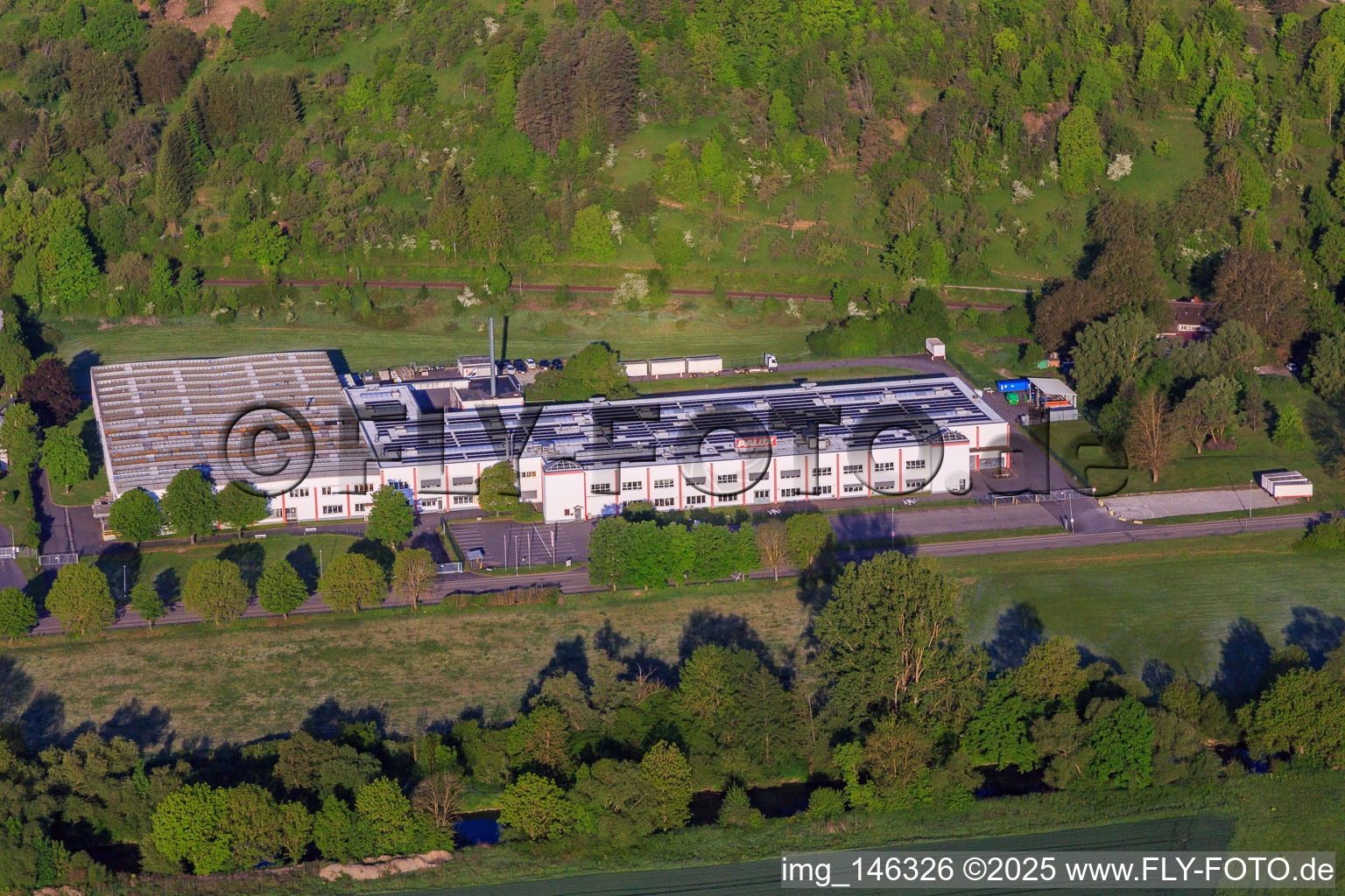 Vue aérienne de PALUX Aktiengesellschaft à le quartier Edelfingen in Bad Mergentheim dans le département Bade-Wurtemberg, Allemagne